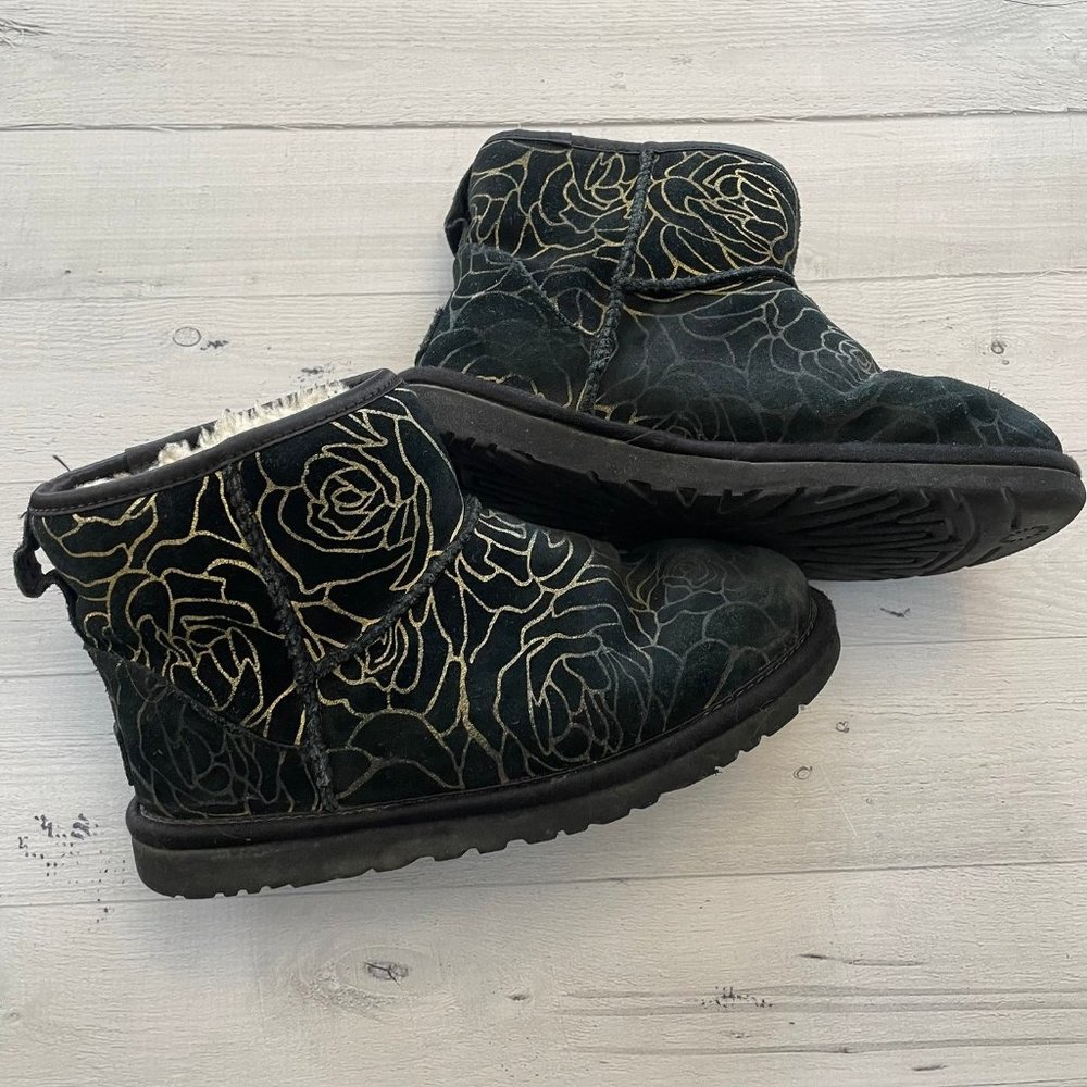 Ugg boots black with gold‎ roses size 5